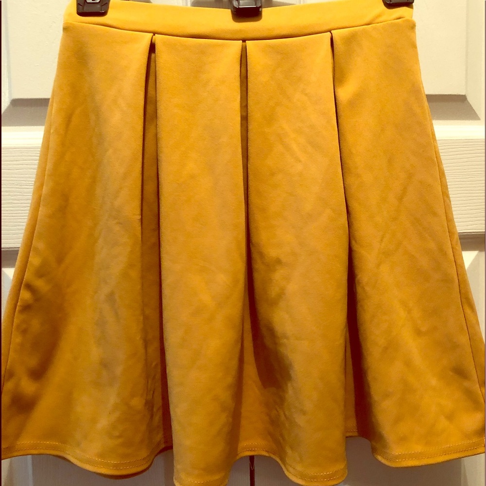 Mustard colored pleated mini skirt
